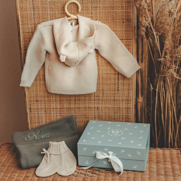Coffret cadeau bébé tricoté, olive