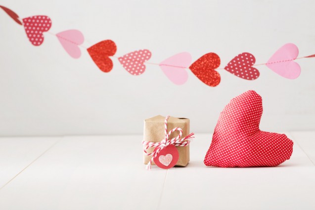 Verschiede-Formen-und-Farben-beim-GeschenkBrXGhMGb86KX9