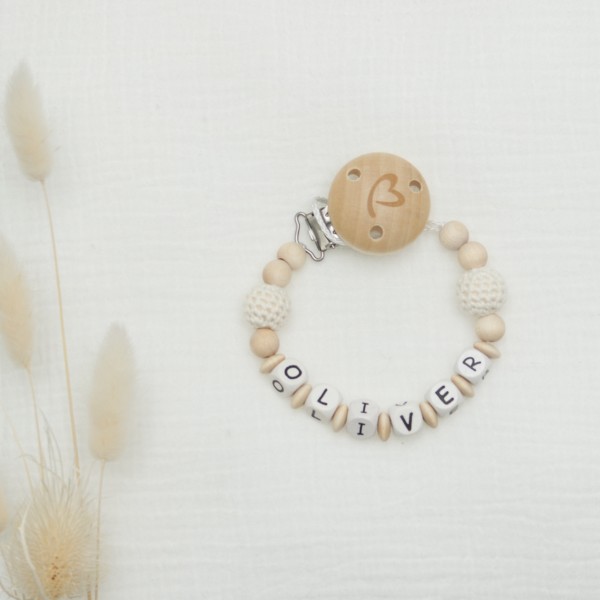 Nuggikette mit Namen aus Holz &amp; Häkelperle, Offwhite